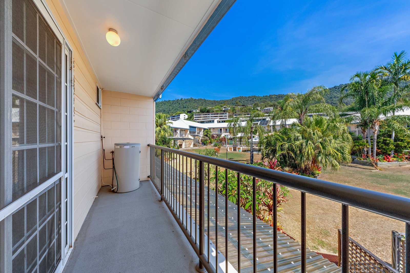 24/11 Island Drive CANNONVALE 10