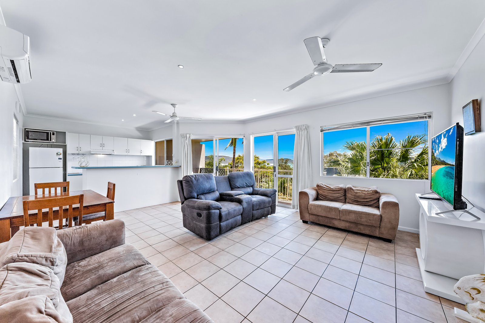 24/12-18 Eshelby Drive CANNONVALE 1