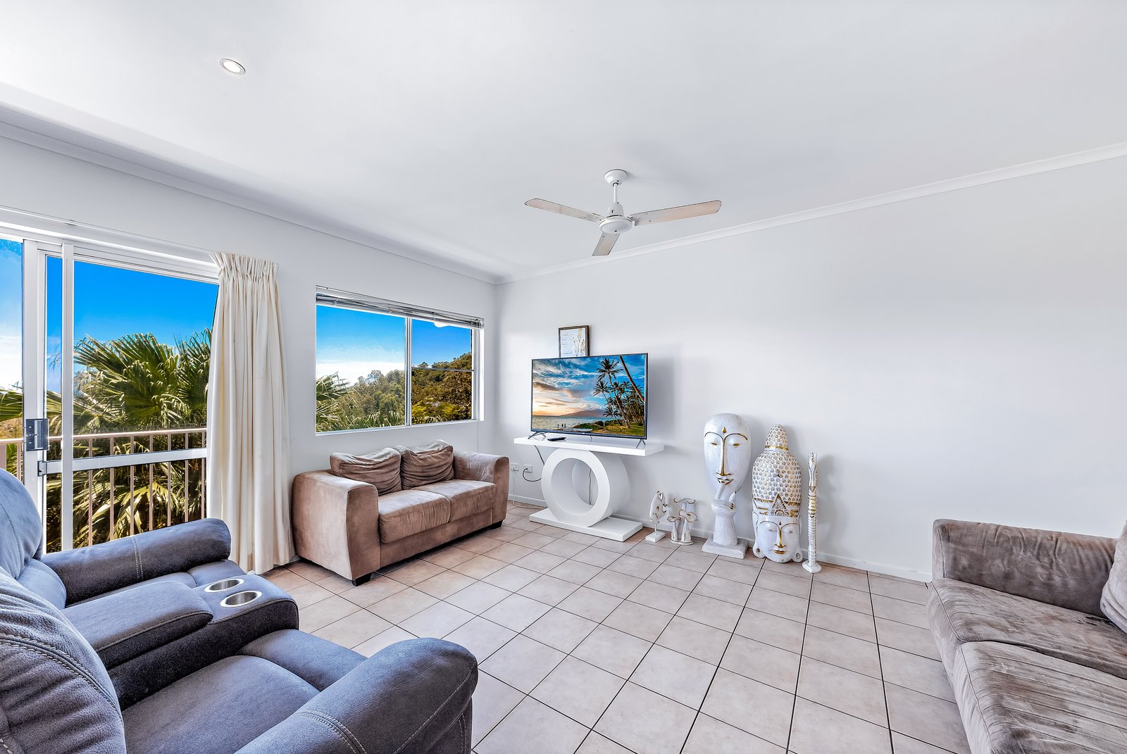 24/12-18 Eshelby Drive CANNONVALE 2