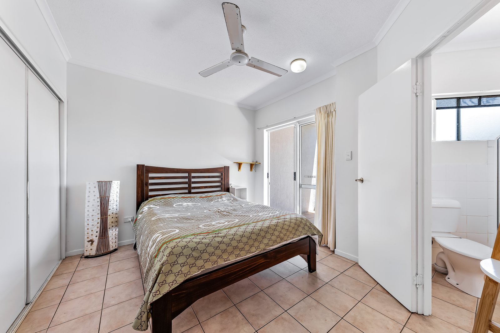 24/12-18 Eshelby Drive CANNONVALE 4
