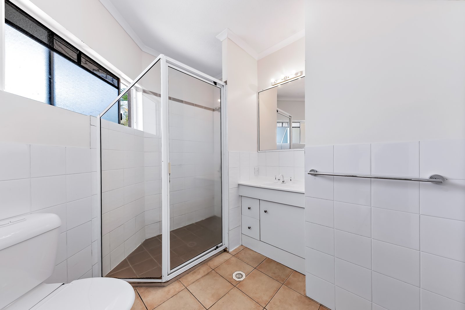 24/12-18 Eshelby Drive CANNONVALE 8