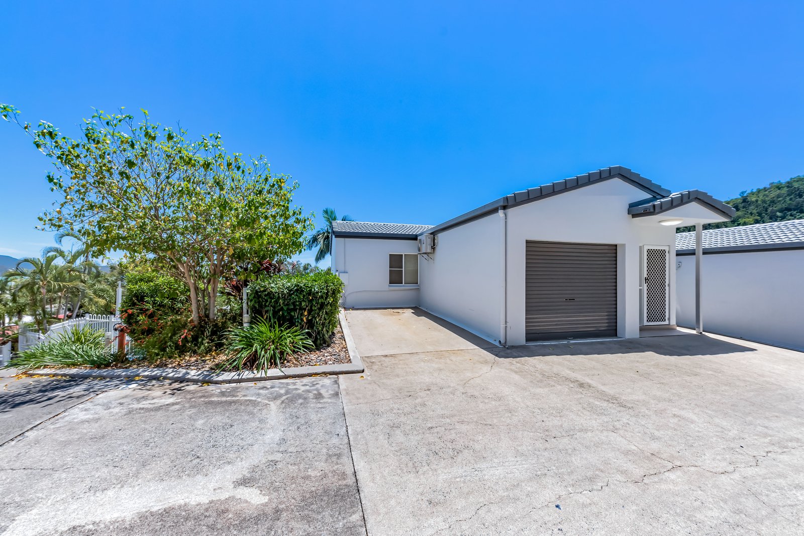 24/12-18 Eshelby Drive CANNONVALE 12