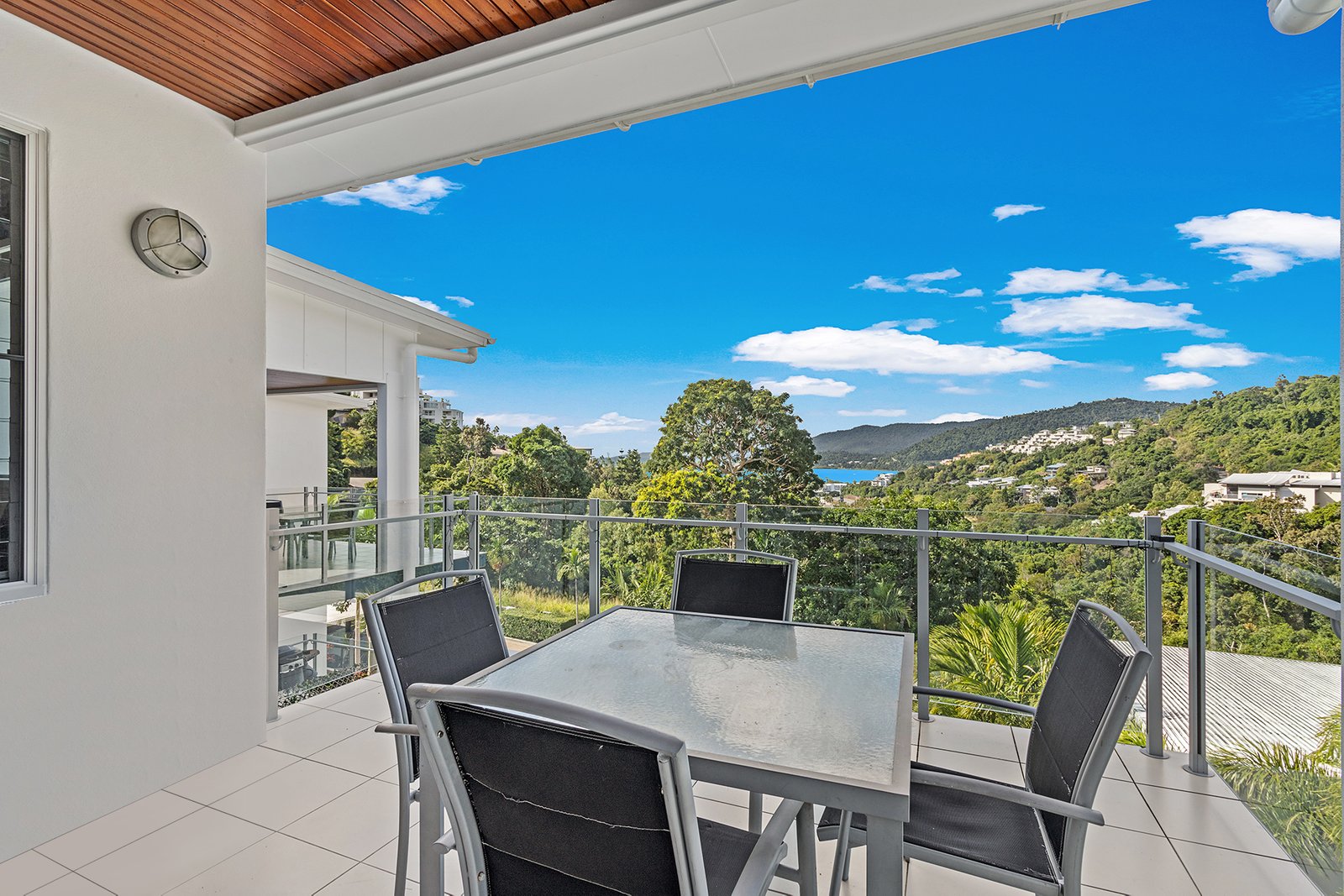 24/15 Flame Tree Court AIRLIE BEACH 2