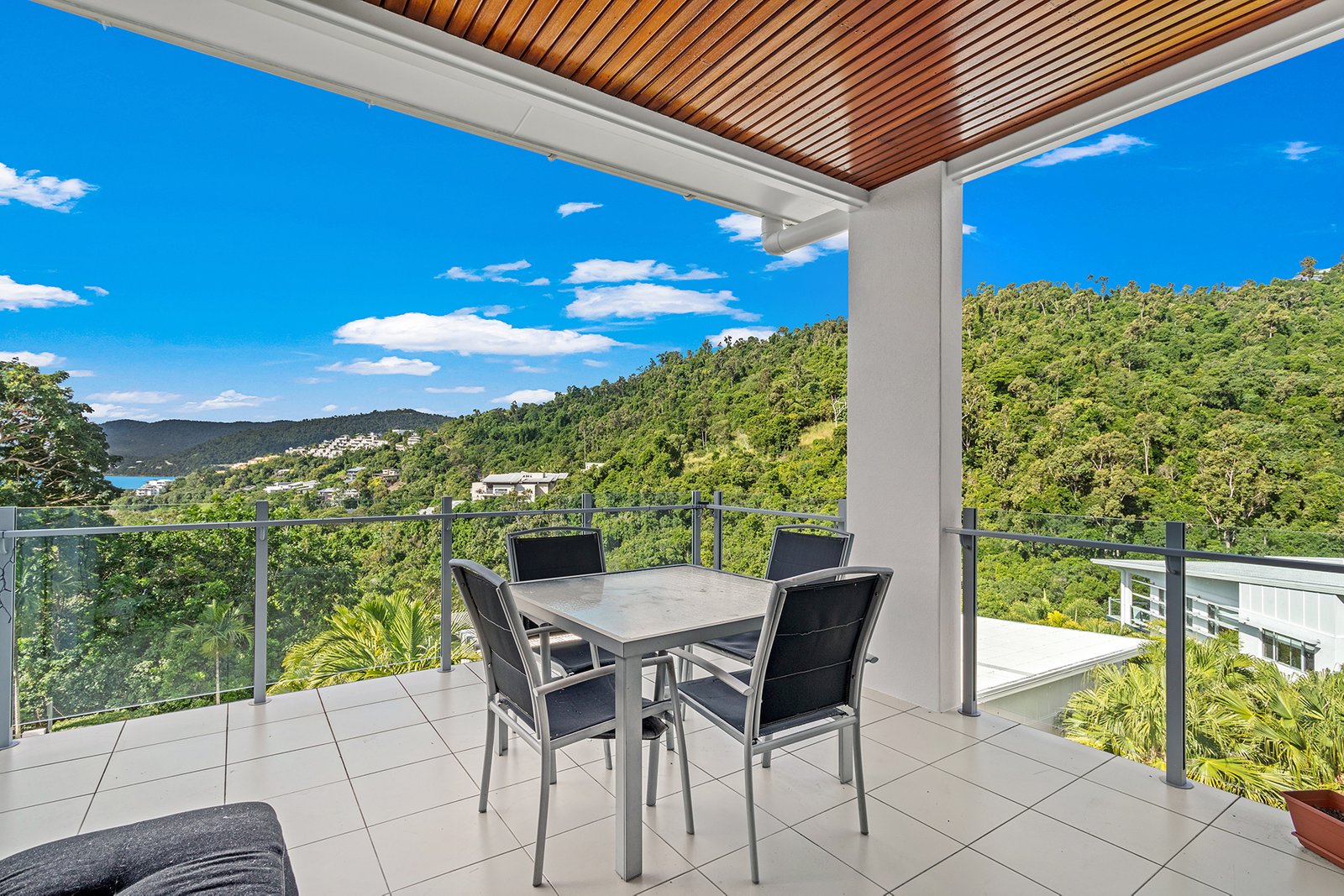 24/15 Flame Tree Court AIRLIE BEACH 5
