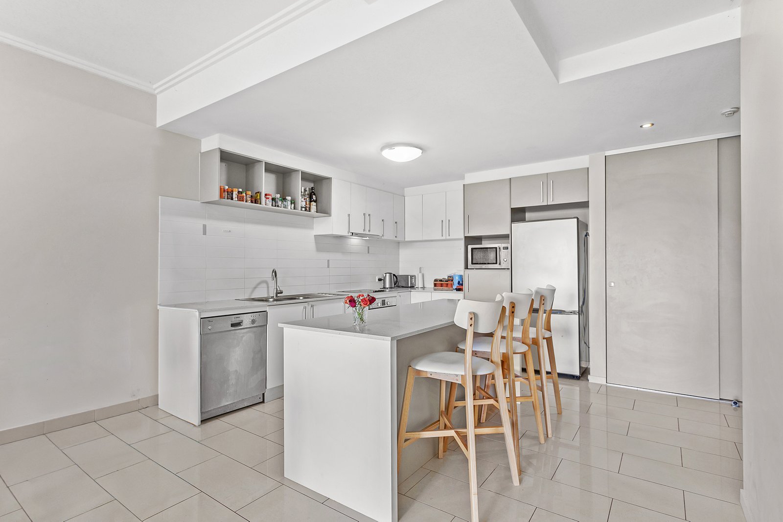 24/15 Flame Tree Court AIRLIE BEACH 12