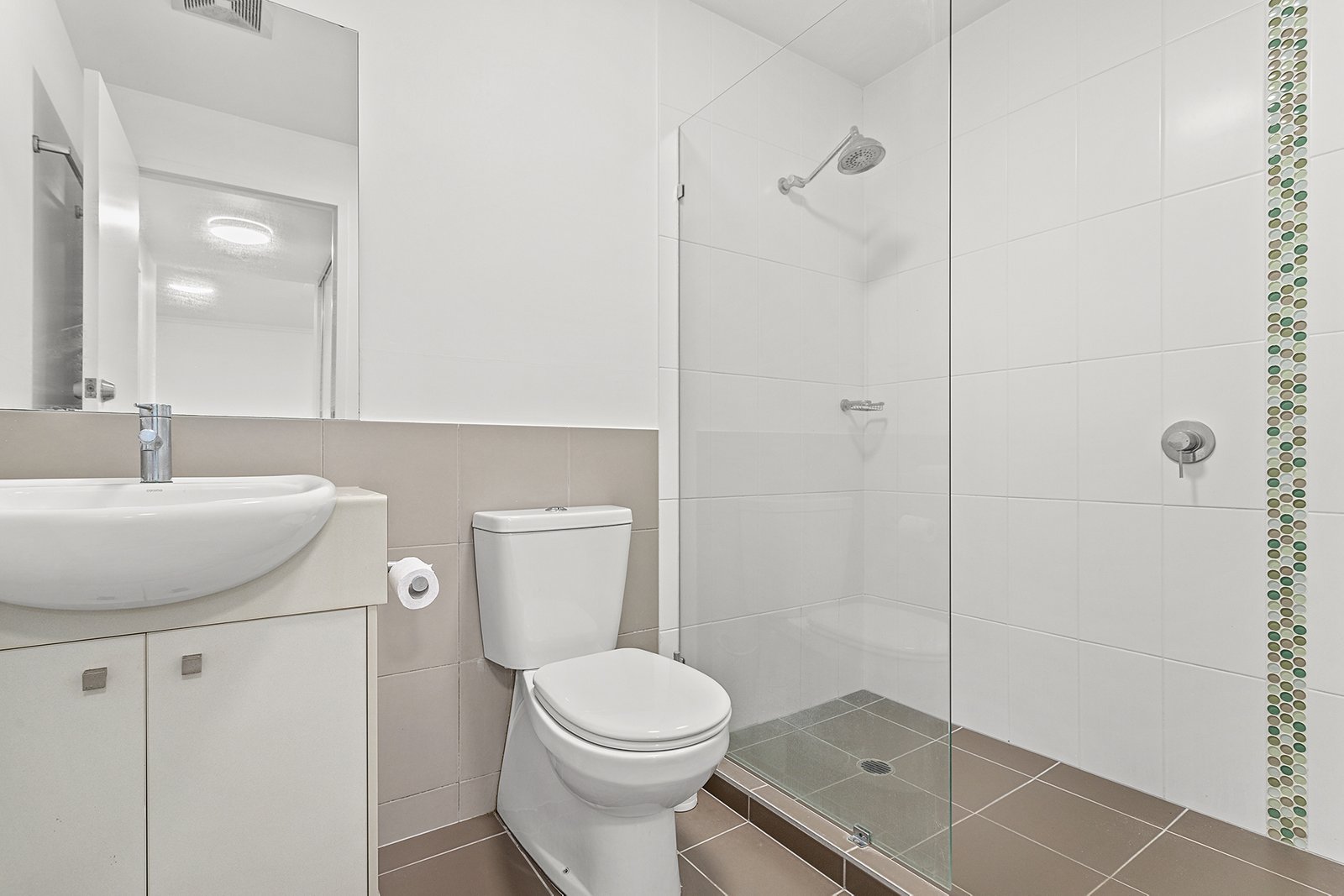 24/15 Flame Tree Court AIRLIE BEACH 17