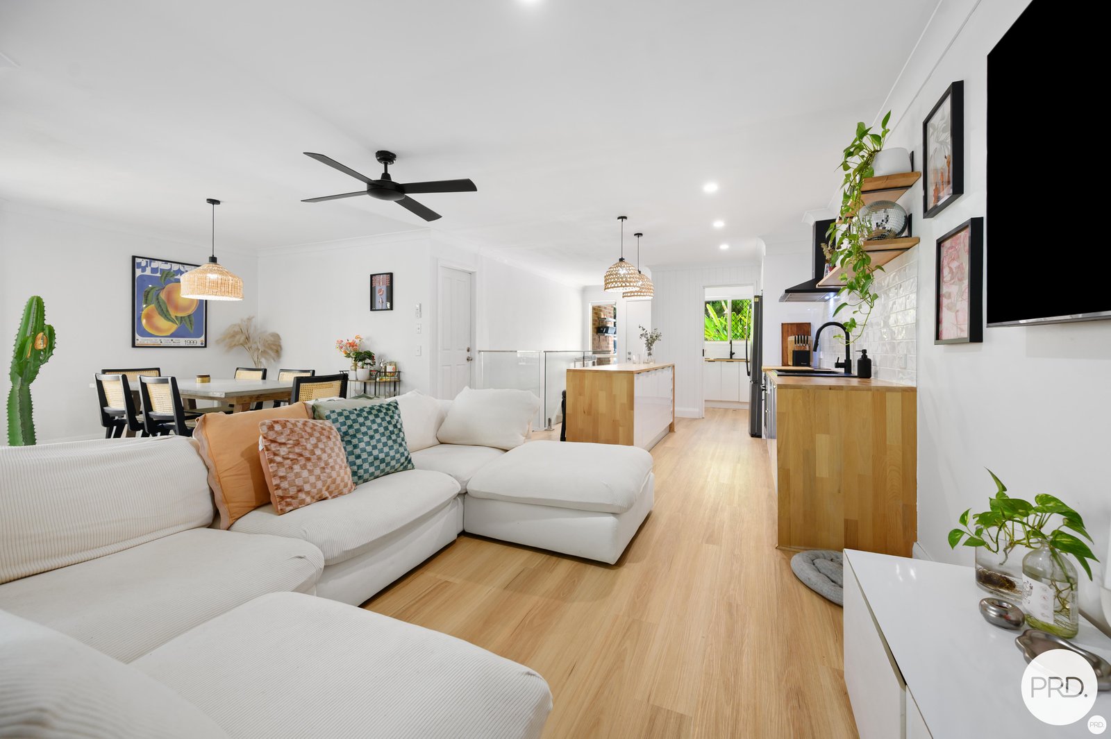 24/2-6 Simpsons Rd  CURRUMBIN WATERS 1