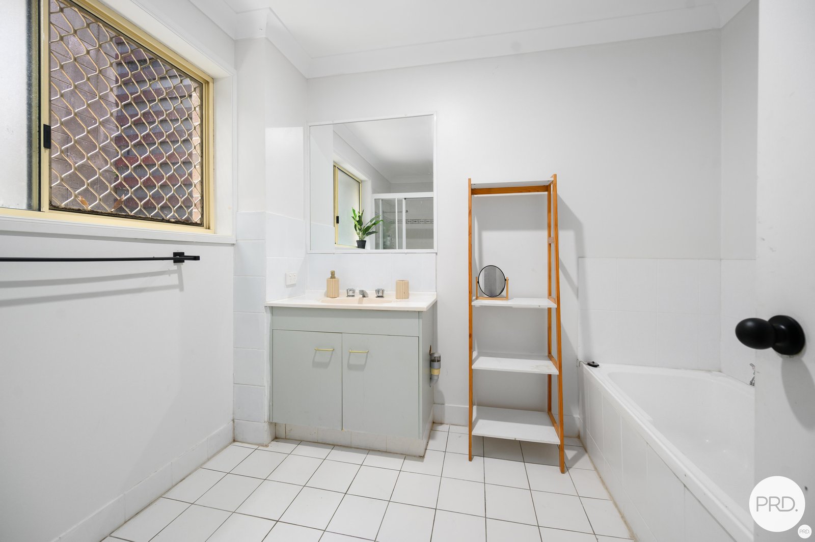 24/2-6 Simpsons Rd  CURRUMBIN WATERS 12