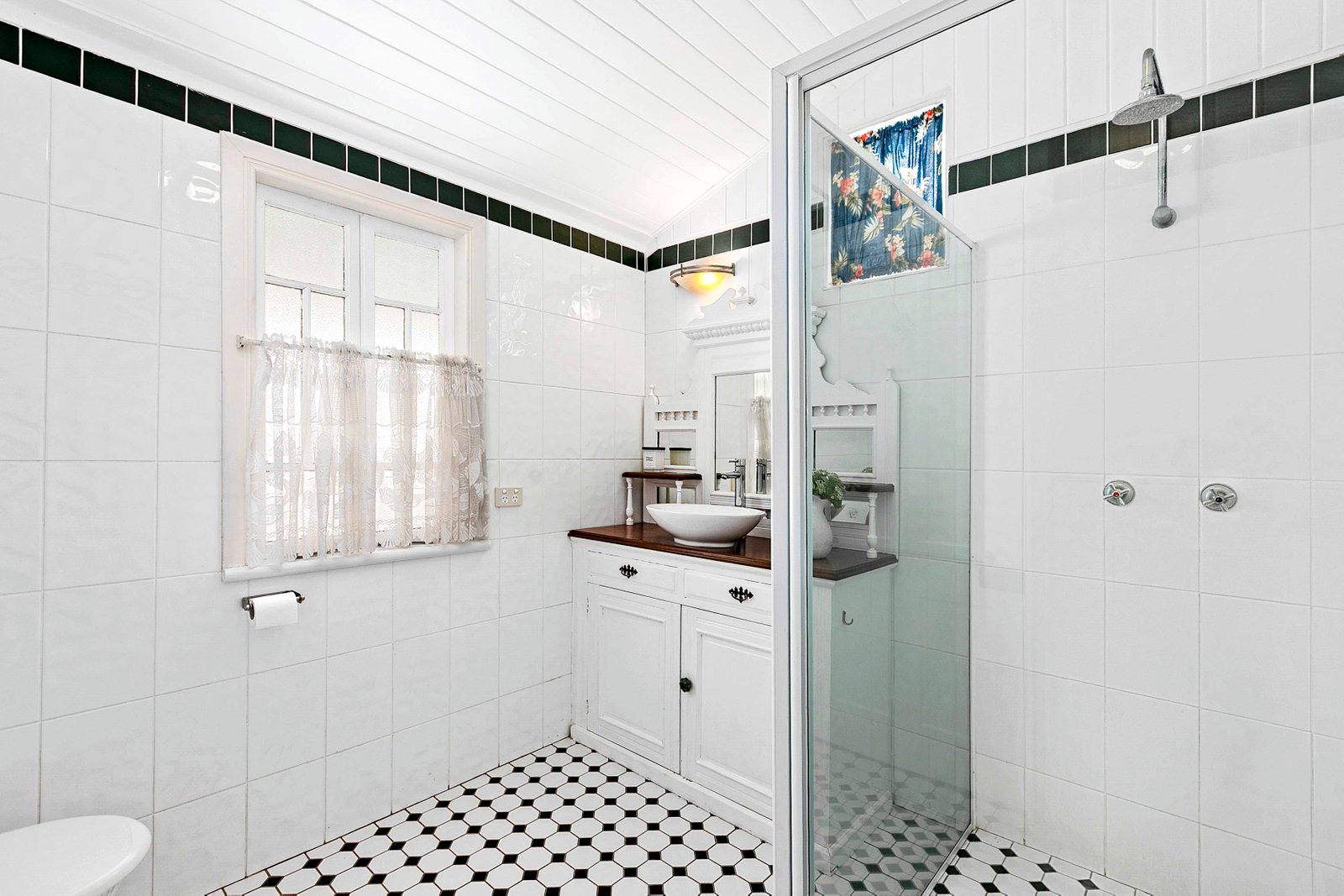 242 Alice Street MARYBOROUGH 17