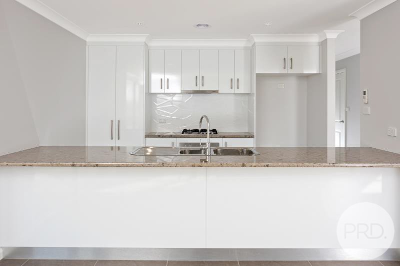 2/42 Breasley Avenue BOOROOMA 5