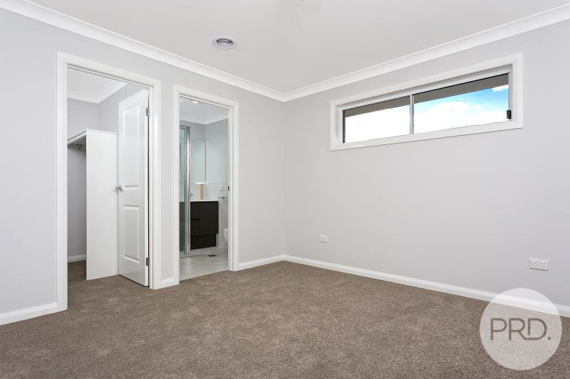 2/42 Breasley Avenue BOOROOMA 6