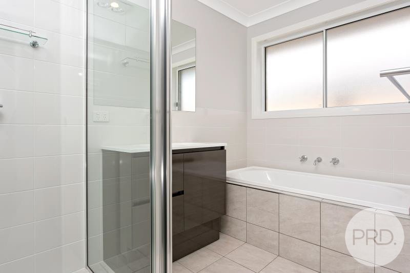 2/42 Breasley Avenue BOOROOMA 7