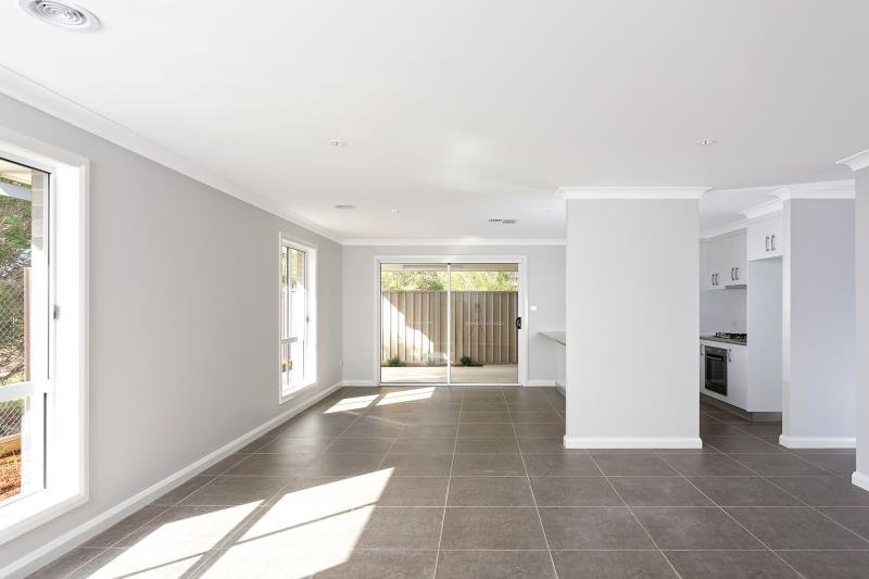 2/42 Breasley Avenue BOOROOMA 2