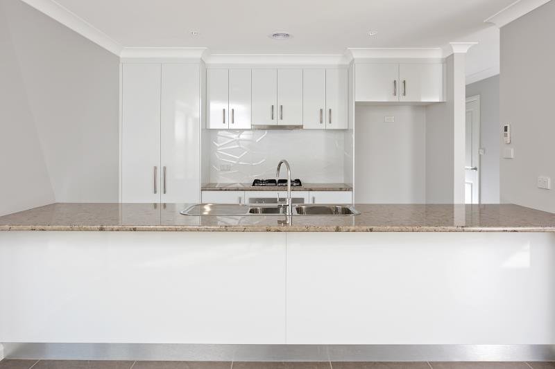 2/42 Breasley Avenue BOOROOMA 4