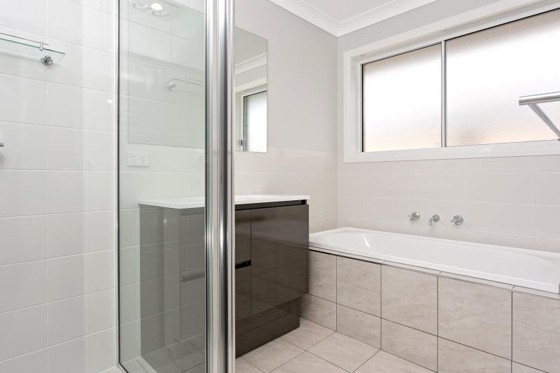 2/42 Breasley Avenue BOOROOMA 6