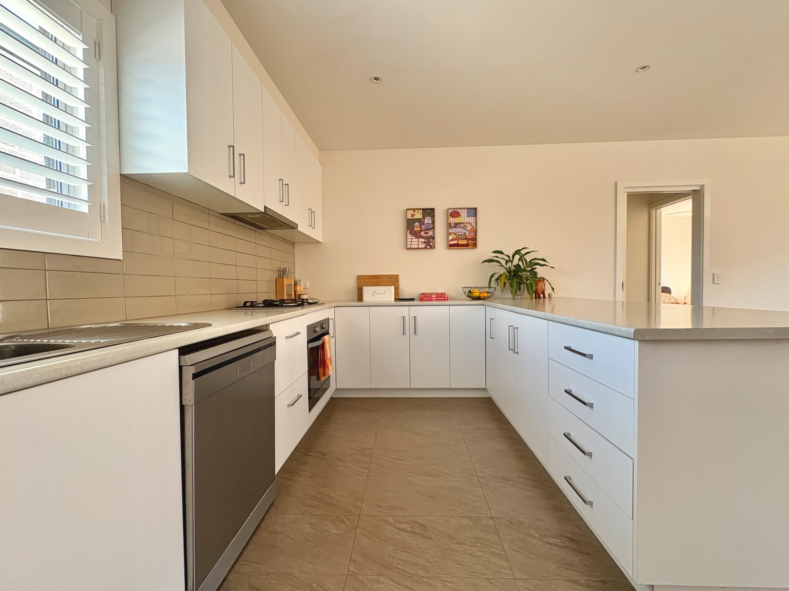 Gallery: 2/42 Curtin Street