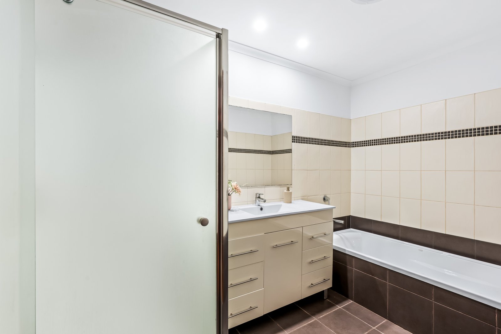 Real Estate and Property in 2/42 Garnet Street, Preston, VIC