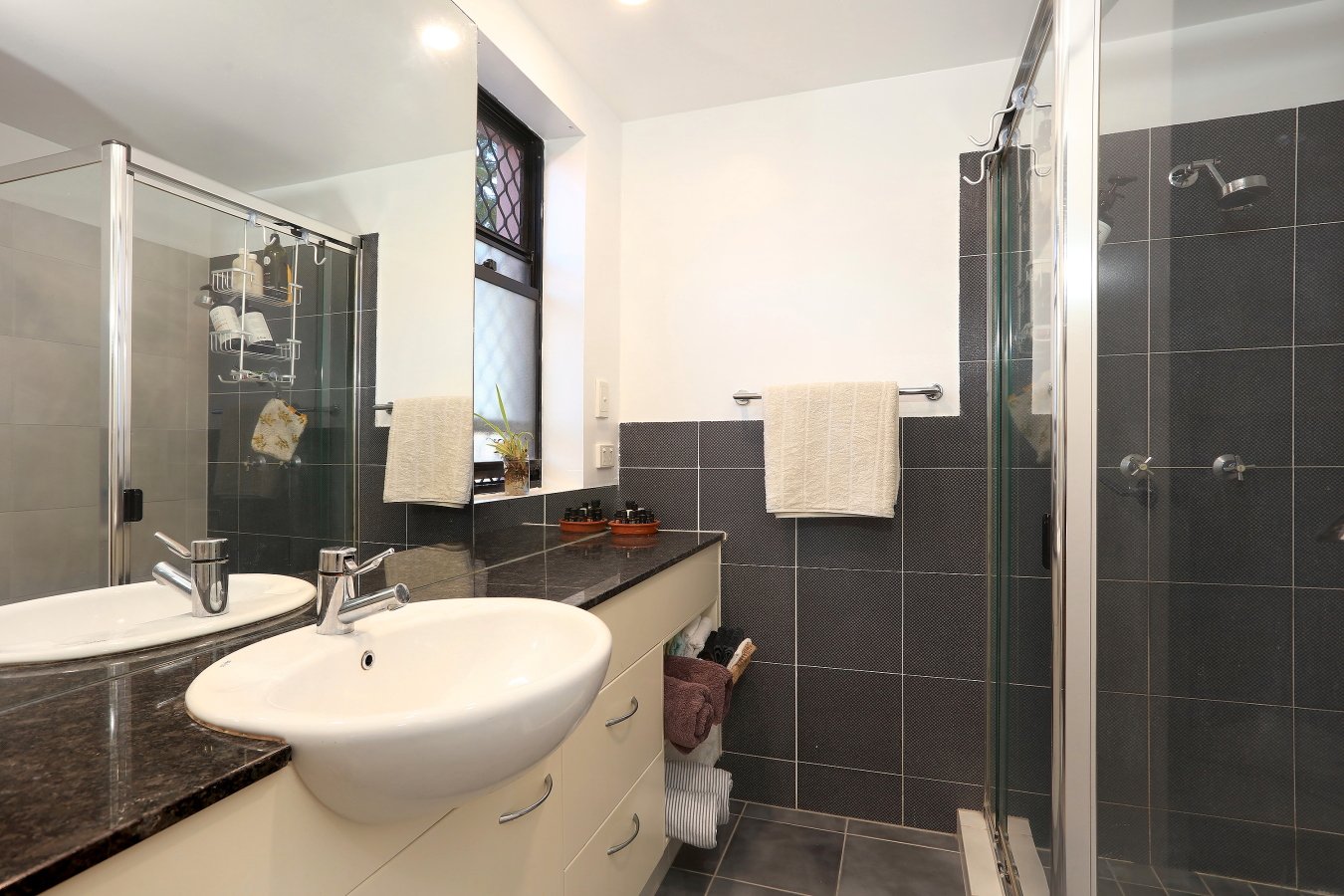 24/2 Geraldton Drive VARSITY LAKES 8