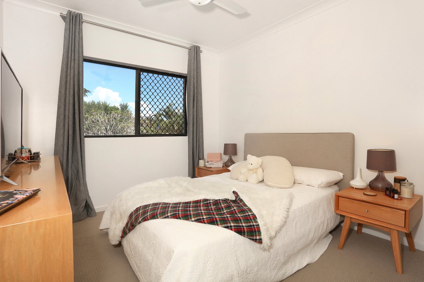 24/2 Geraldton Drive VARSITY LAKES 9
