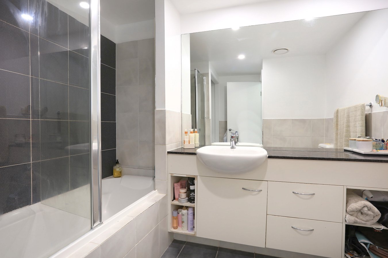 24/2 Geraldton Drive VARSITY LAKES 10