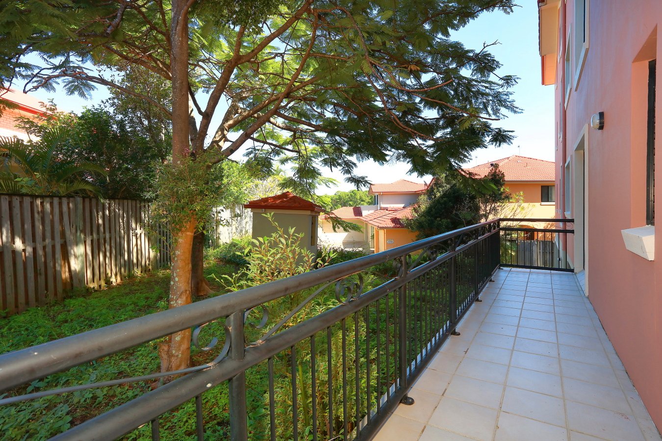 24/2 Geraldton Drive VARSITY LAKES 12