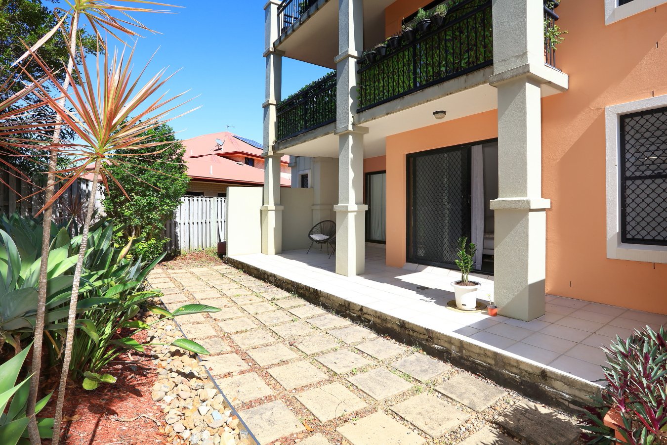 24/2 Geraldton Drive VARSITY LAKES 14