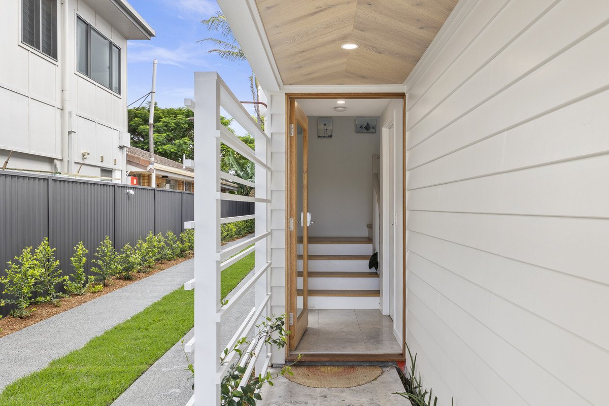 2/42 Twenty Seventh Avenue Palm Beach 5