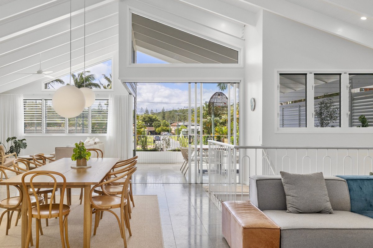 2/42 Twenty Seventh Avenue Palm Beach 6