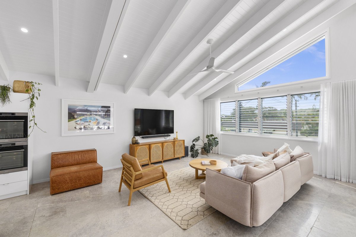 2/42 Twenty Seventh Avenue Palm Beach 8