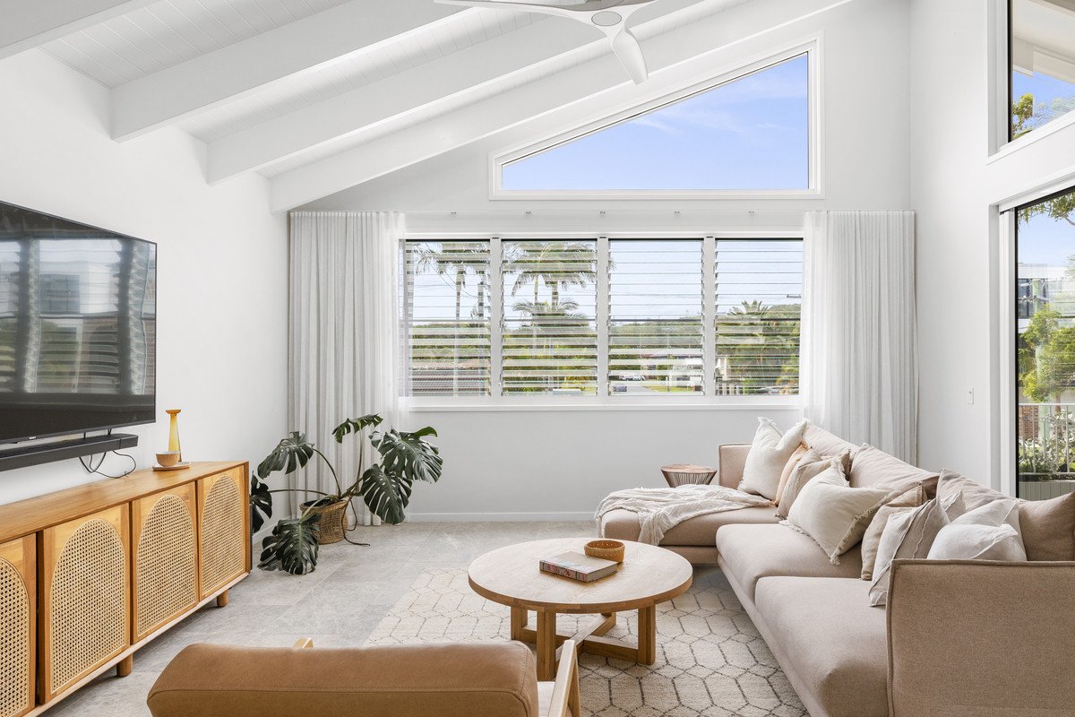 2/42 Twenty Seventh Avenue Palm Beach 9