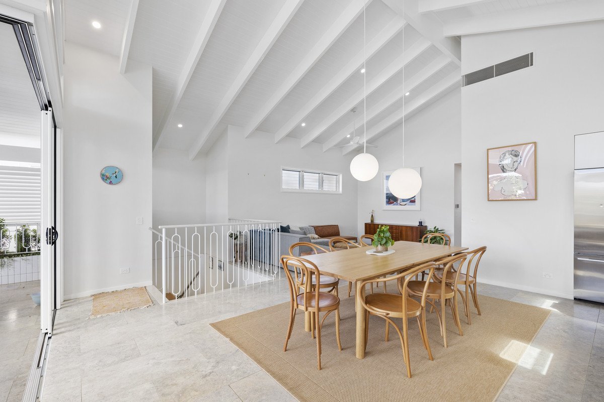 2/42 Twenty Seventh Avenue Palm Beach 10