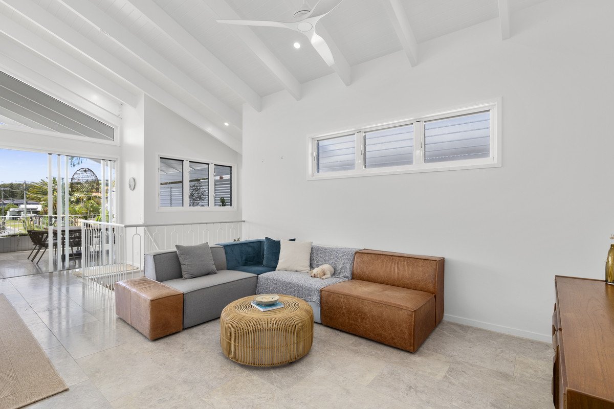 2/42 Twenty Seventh Avenue Palm Beach 11