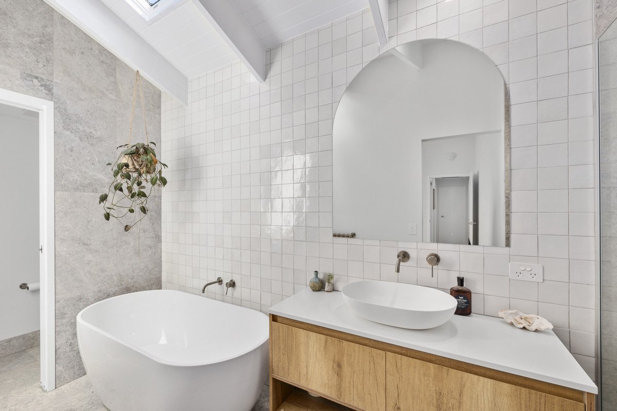 2/42 Twenty Seventh Avenue Palm Beach 13