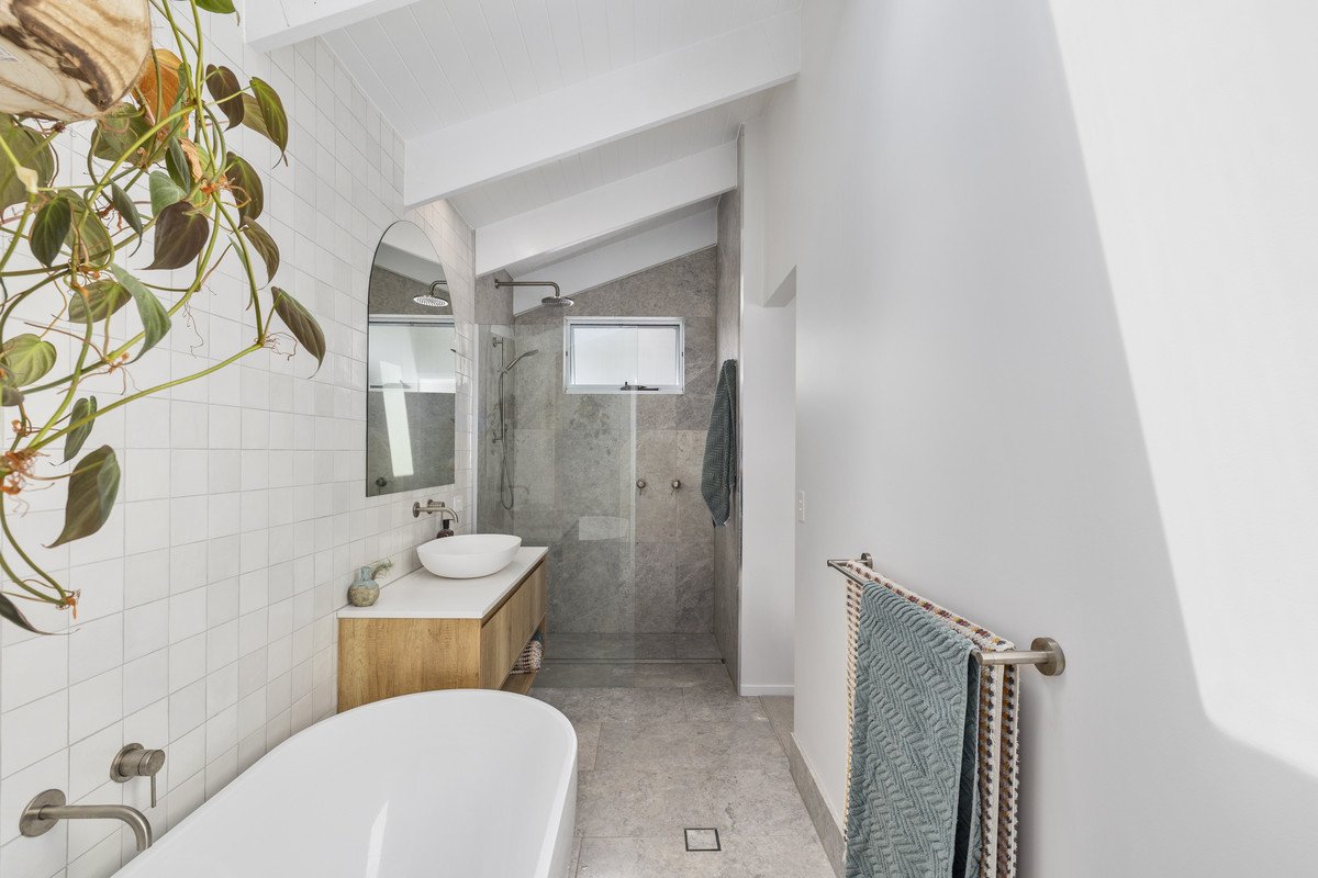 2/42 Twenty Seventh Avenue Palm Beach 14