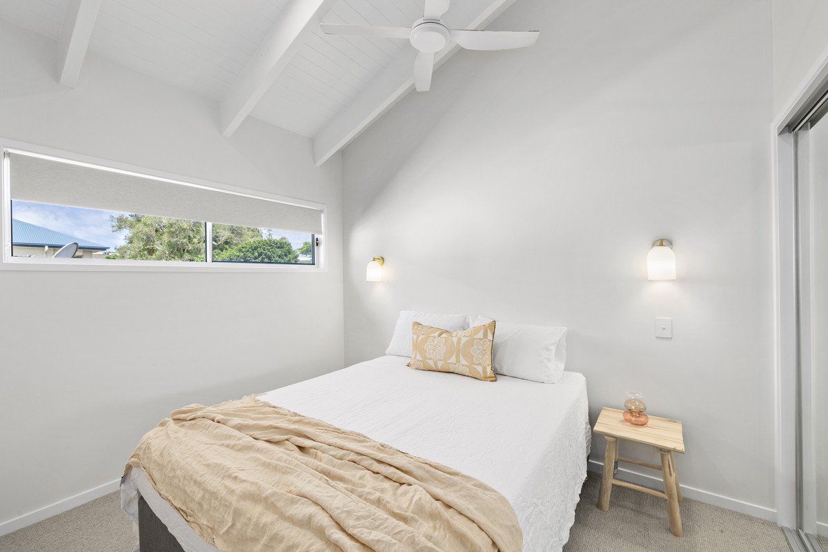 2/42 Twenty Seventh Avenue Palm Beach 16