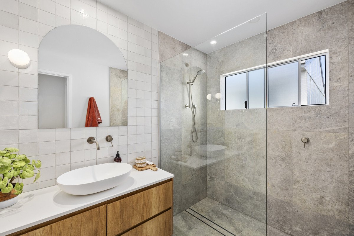 2/42 Twenty Seventh Avenue Palm Beach 17