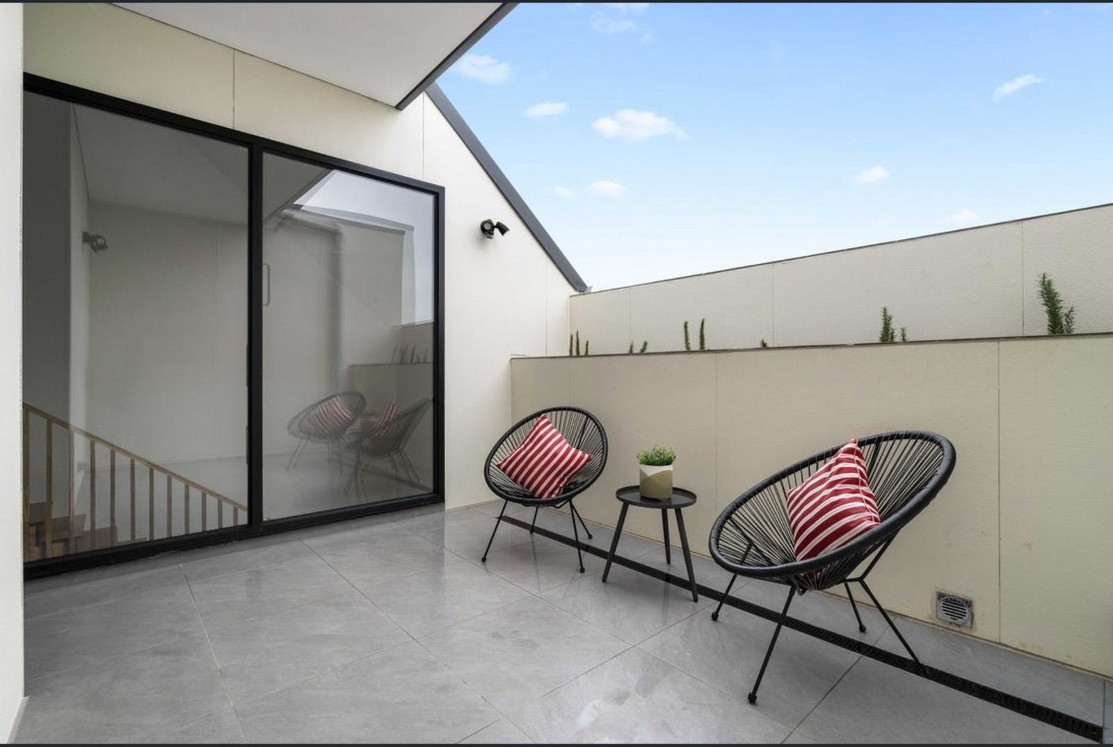 Gallery: 2/42 Wood Street