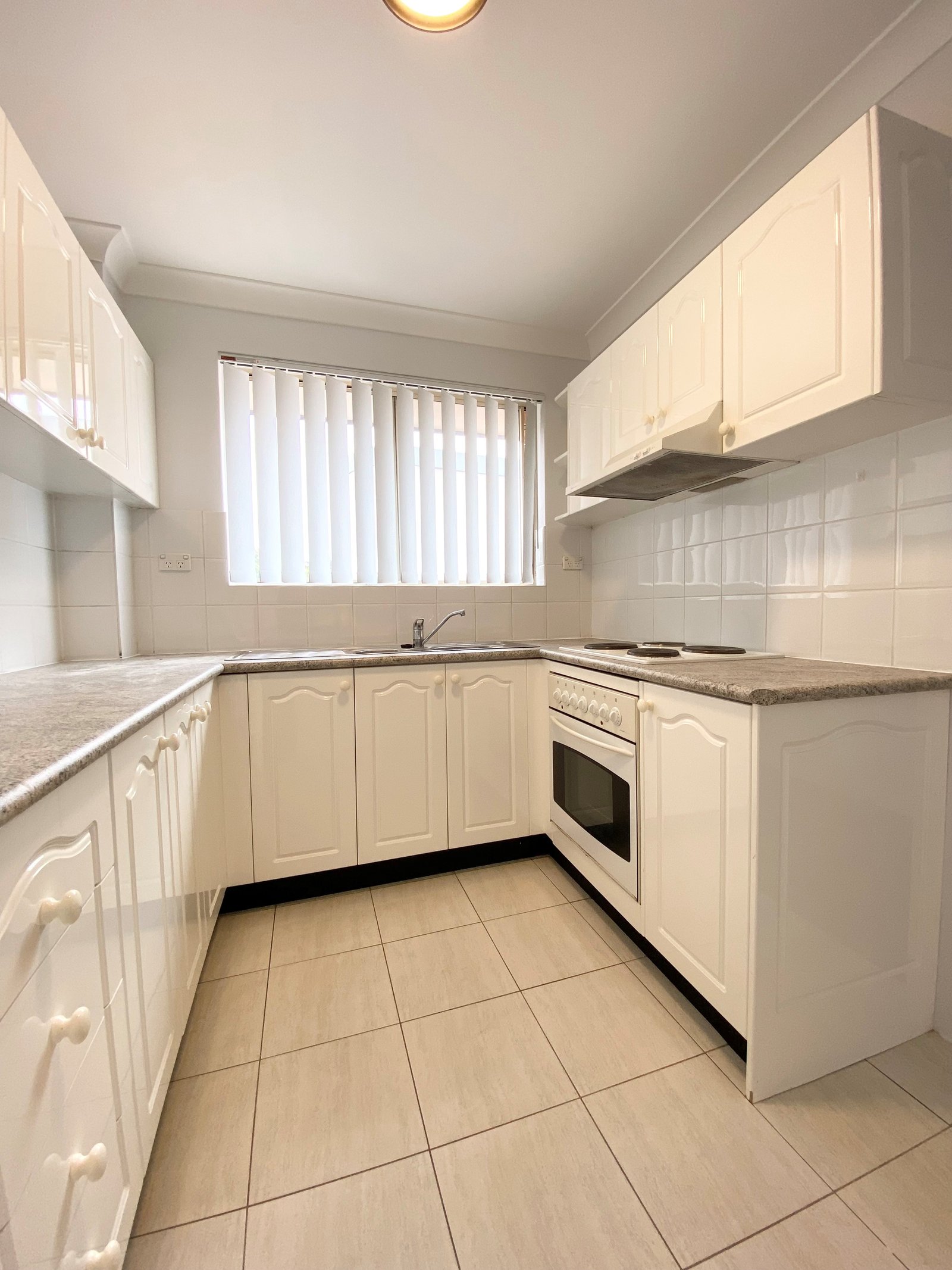 24/23-29 Gray Street SUTHERLAND 3