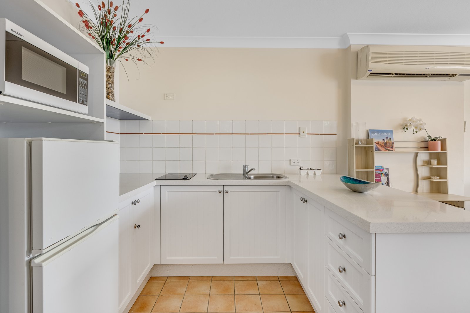 242/99 Griffith Street COOLANGATTA 4