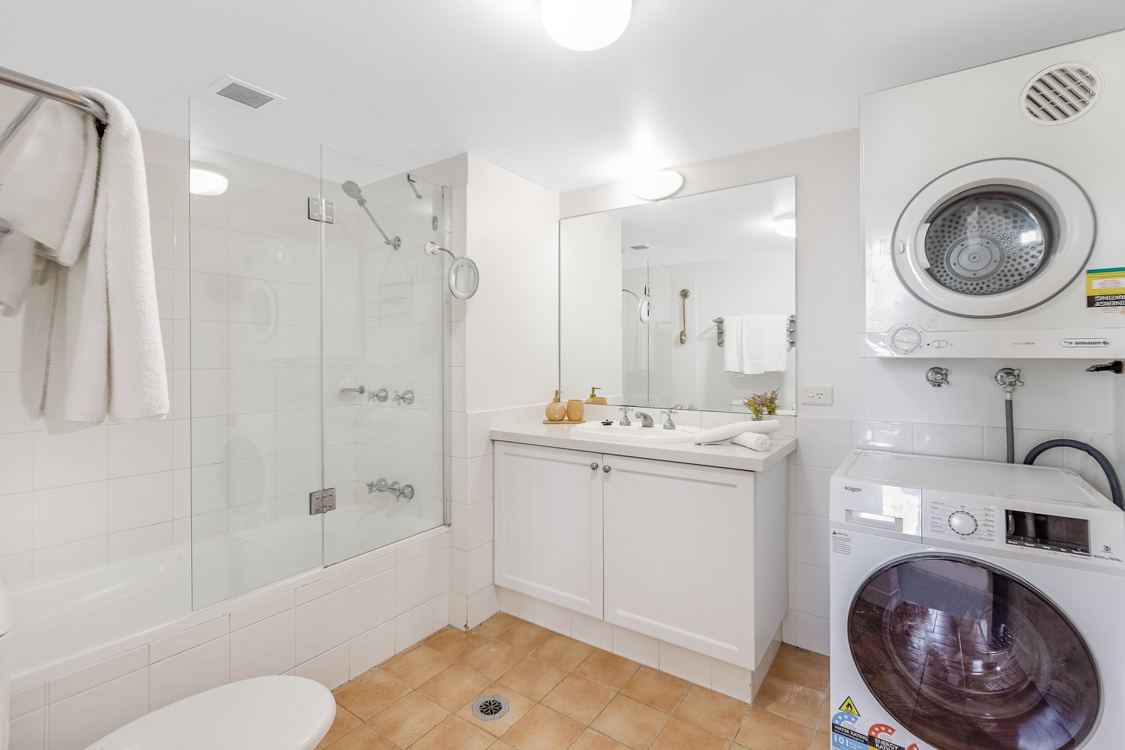 242/99 Griffith Street COOLANGATTA 6