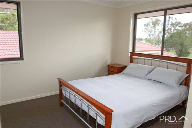 2/42A Farley Street CASINO 8