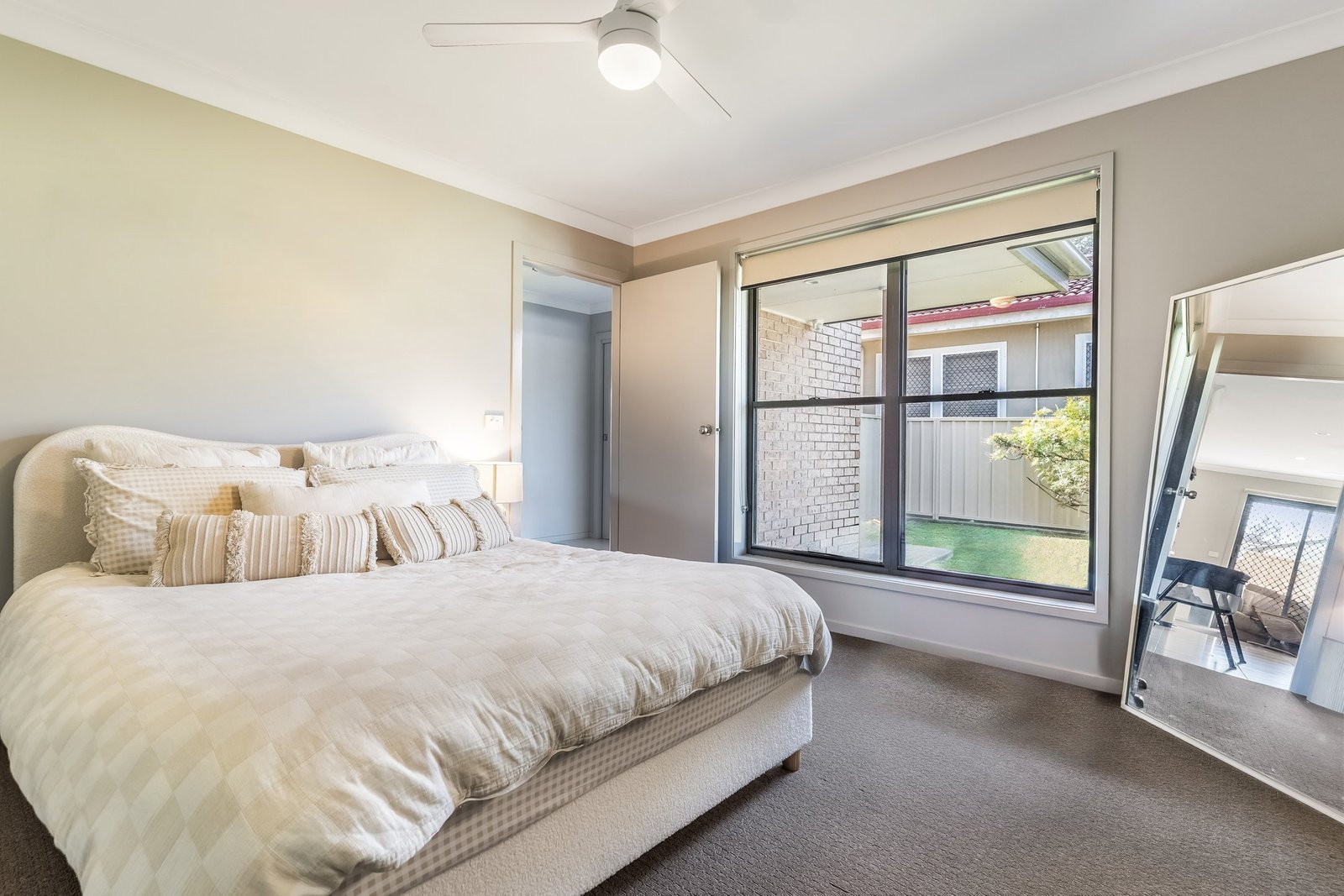 2/42A Farley Street CASINO 10