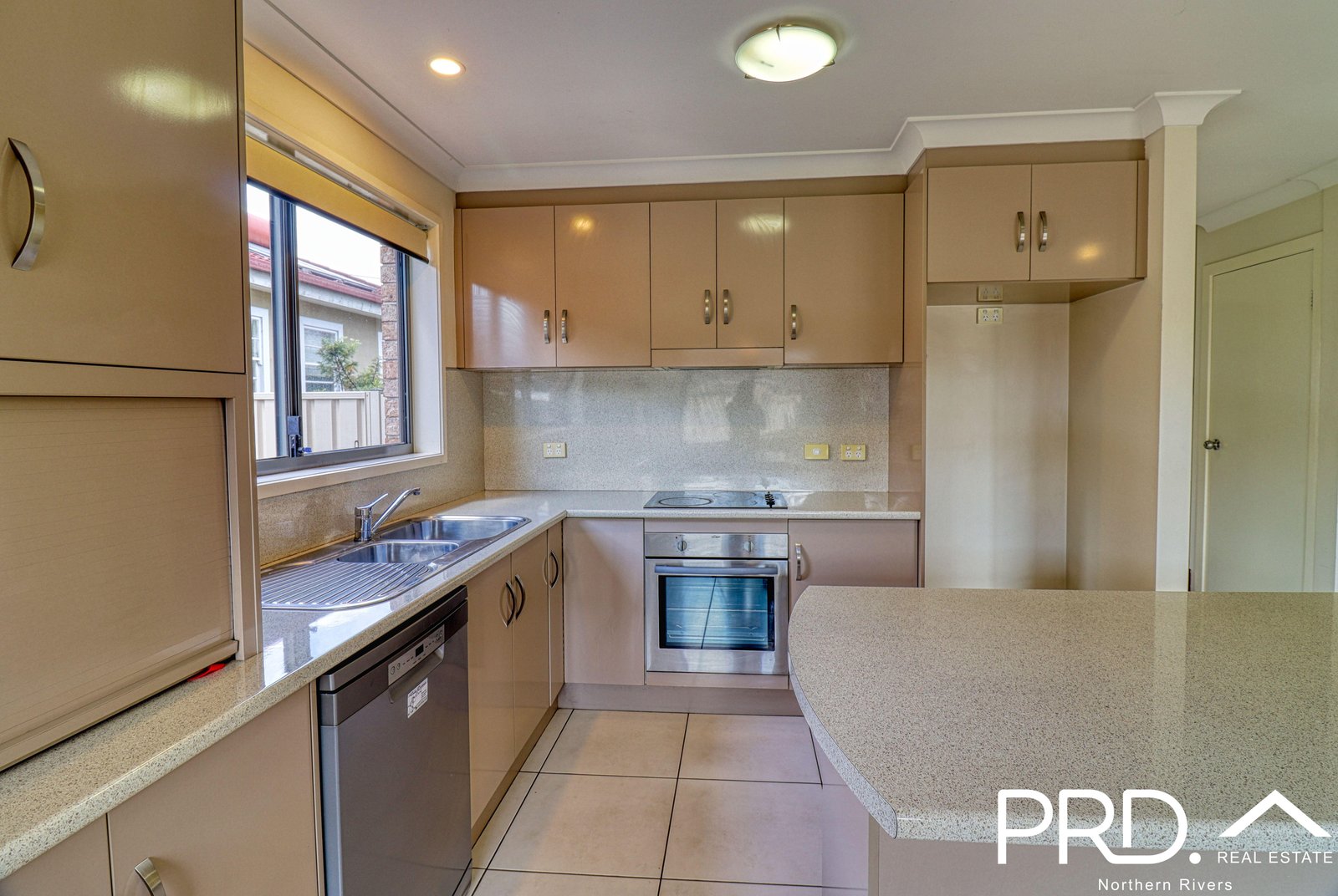 2/42A Farley Street CASINO 6