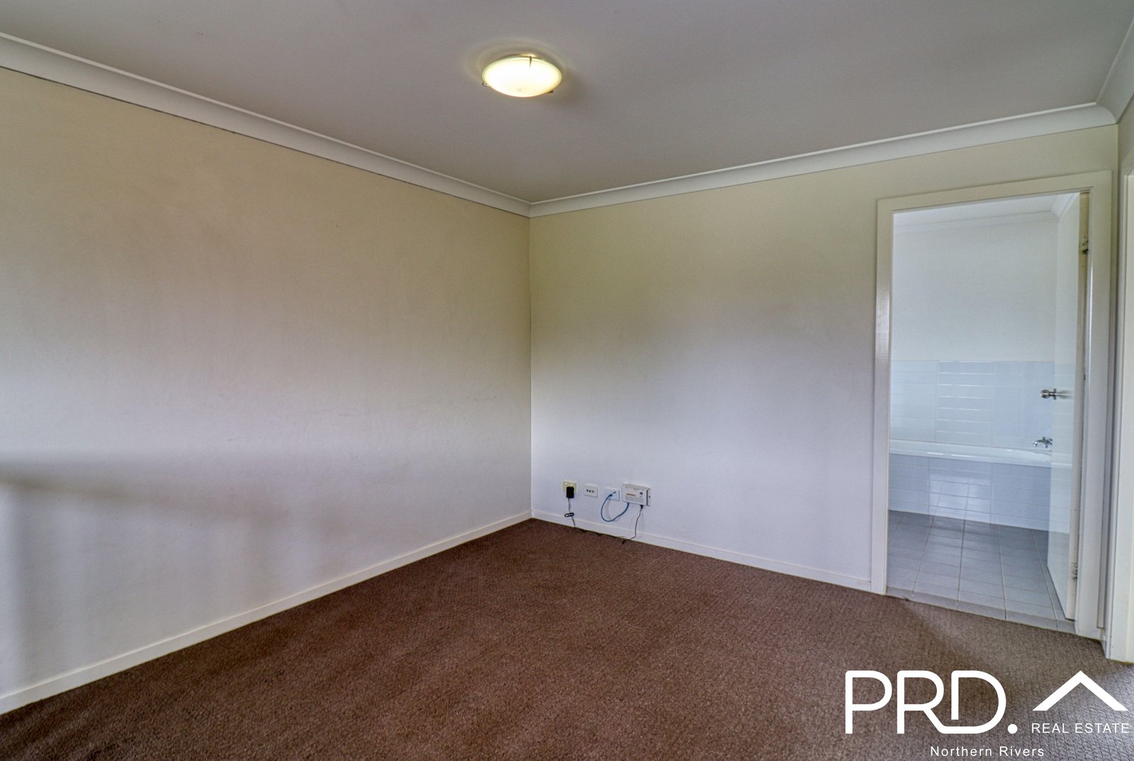 2/42A Farley Street CASINO 10