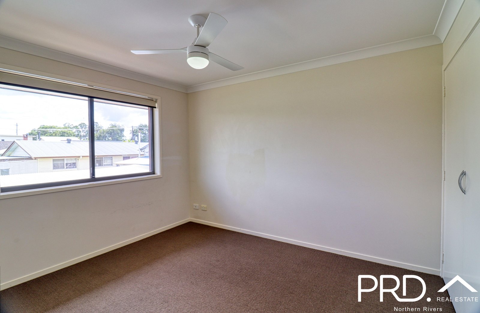 2/42A Farley Street CASINO 11