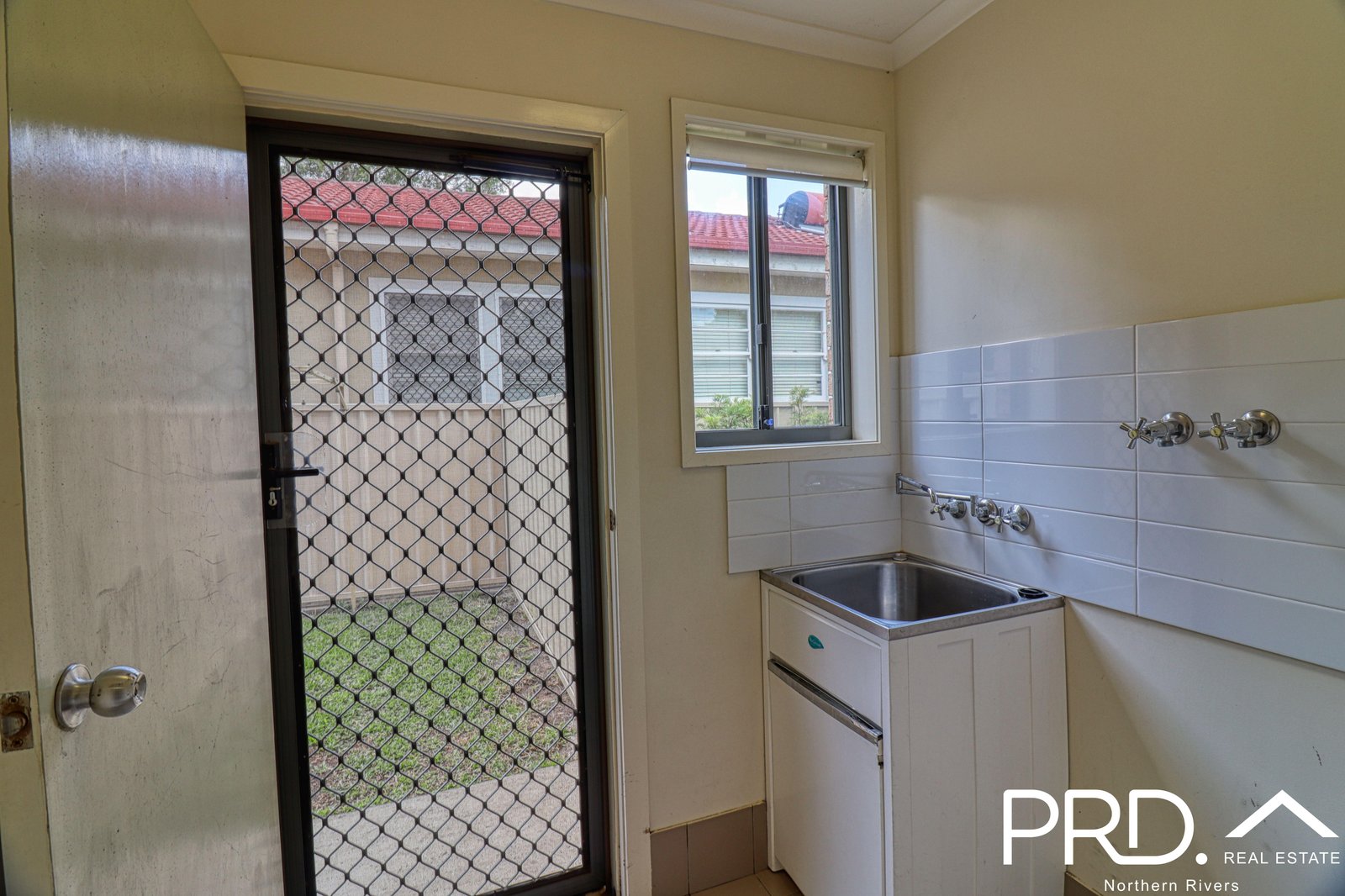 2/42A Farley Street CASINO 14