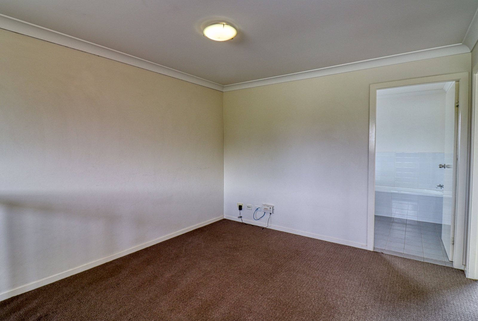 2/42A Farley Street CASINO 19