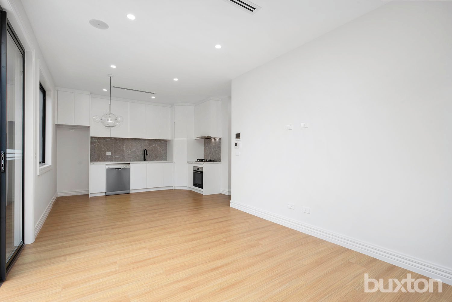 Gallery: 2/42B Charming Street