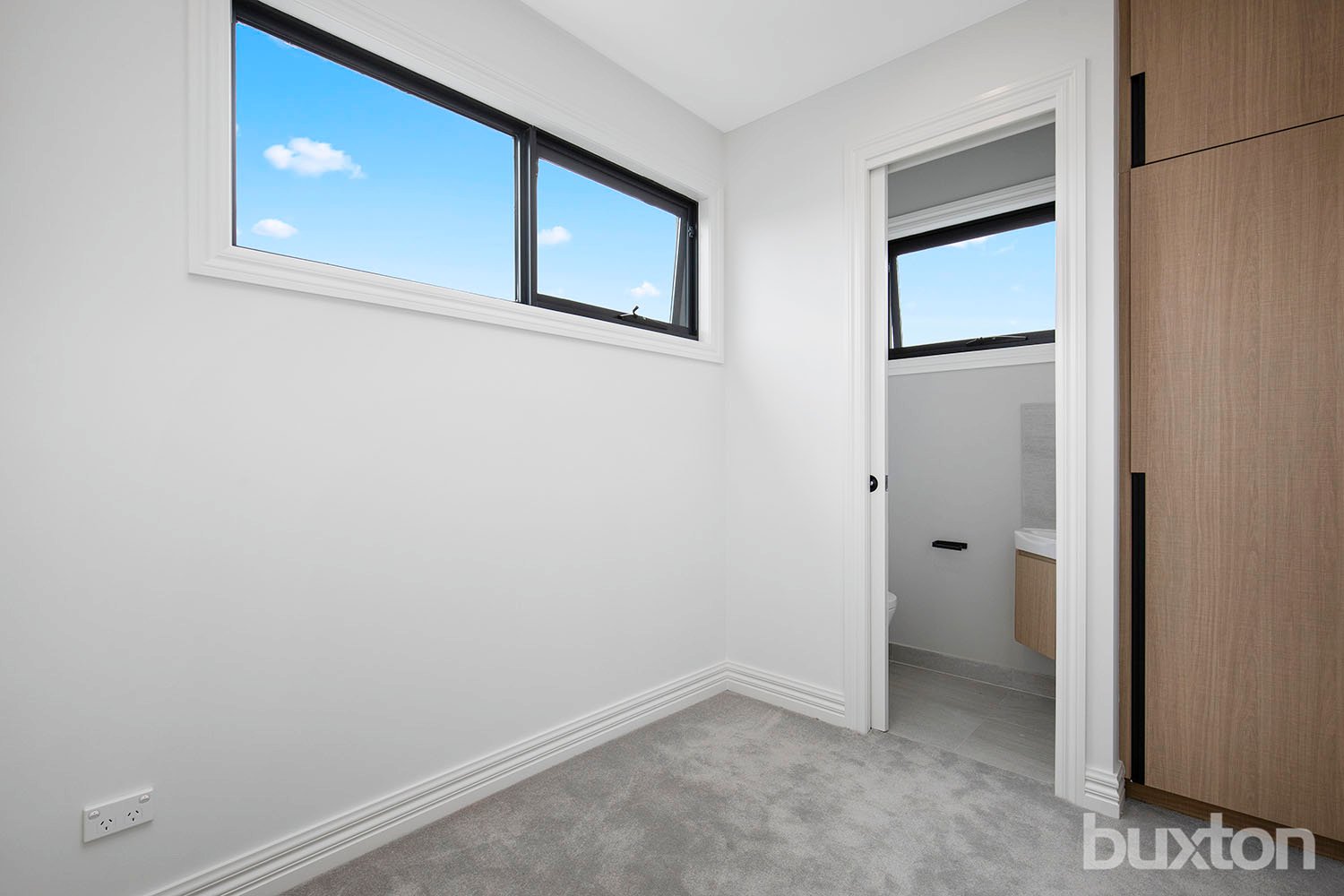 Gallery: 2/42B Charming Street