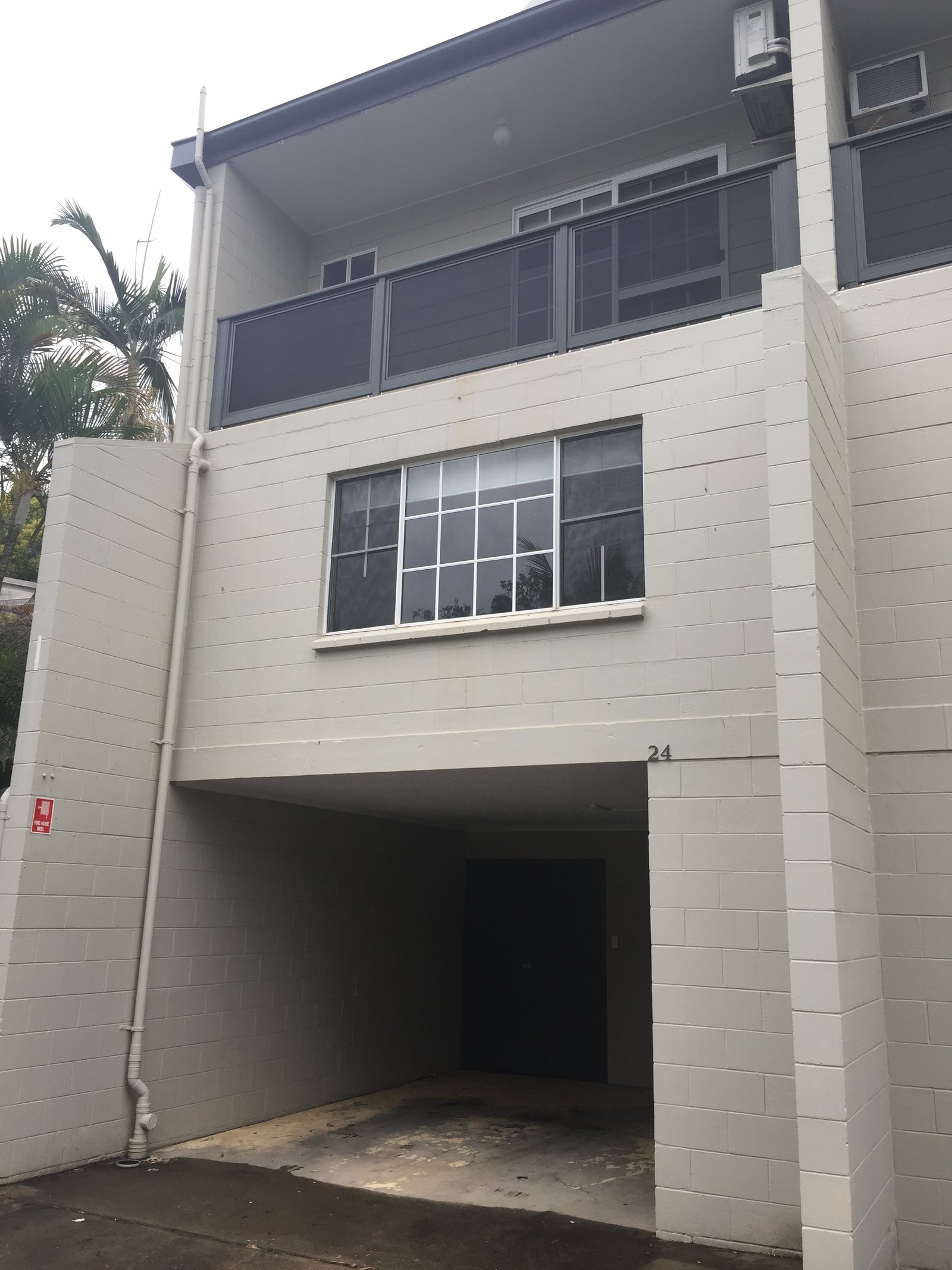 24/3 Eshelby Drive CANNONVALE 1